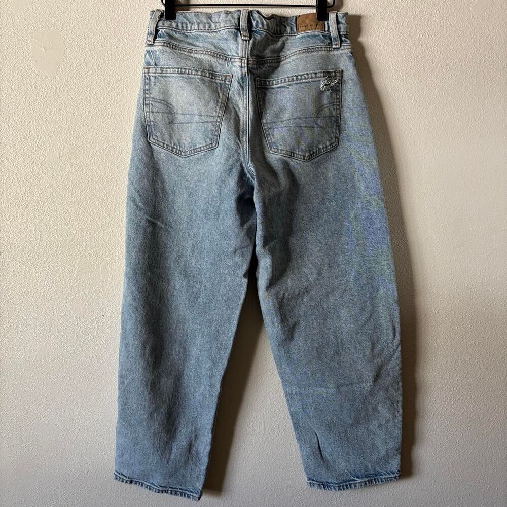 American Eagle lightwash barrel jeans size 6 - Picture 3 of 8